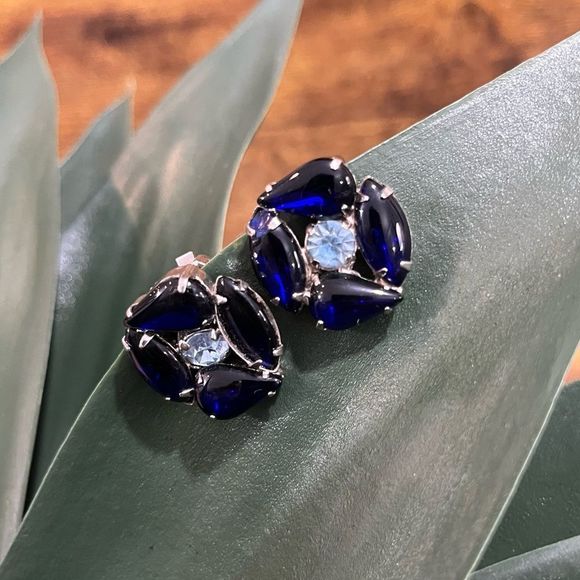 VINTAGE BLUE STONE CLIP-ON EARRINGS - Picture 4 of 8